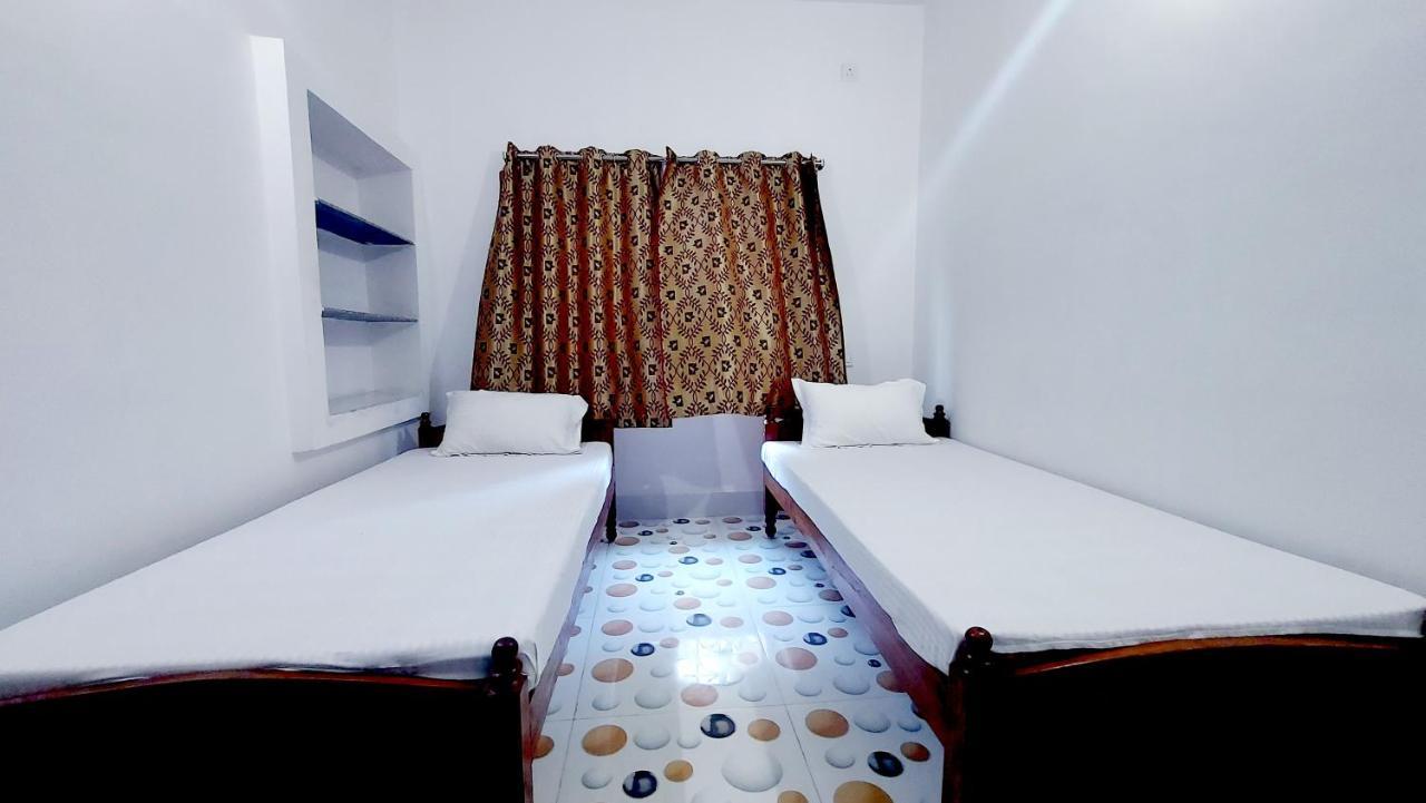 Nilam Guest House Бодх-Гая Экстерьер фото