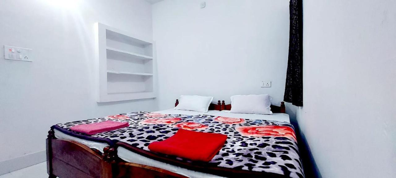 Nilam Guest House Бодх-Гая Экстерьер фото
