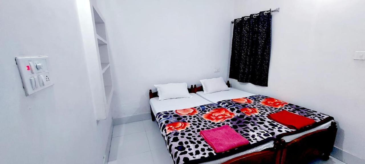 Nilam Guest House Бодх-Гая Экстерьер фото