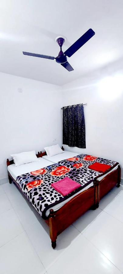 Nilam Guest House Бодх-Гая Экстерьер фото