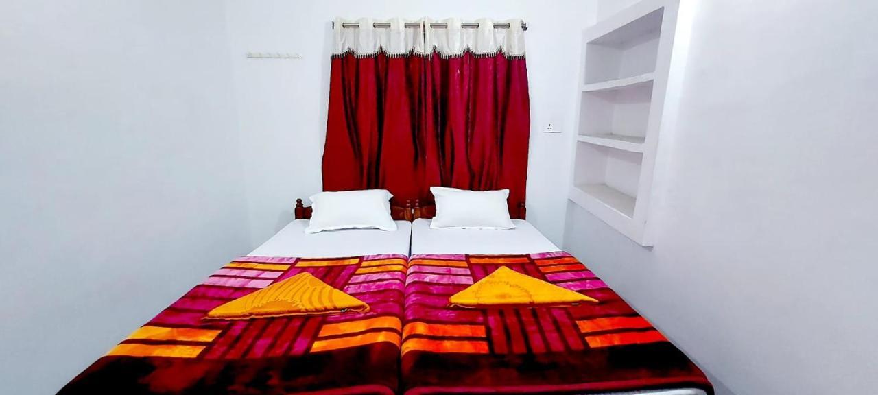Nilam Guest House Бодх-Гая Экстерьер фото